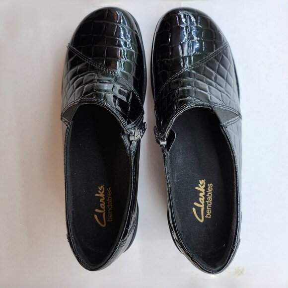 Bendables Faux Patent Croc Print Black Shoes for Ladies - Picture 5 of 8